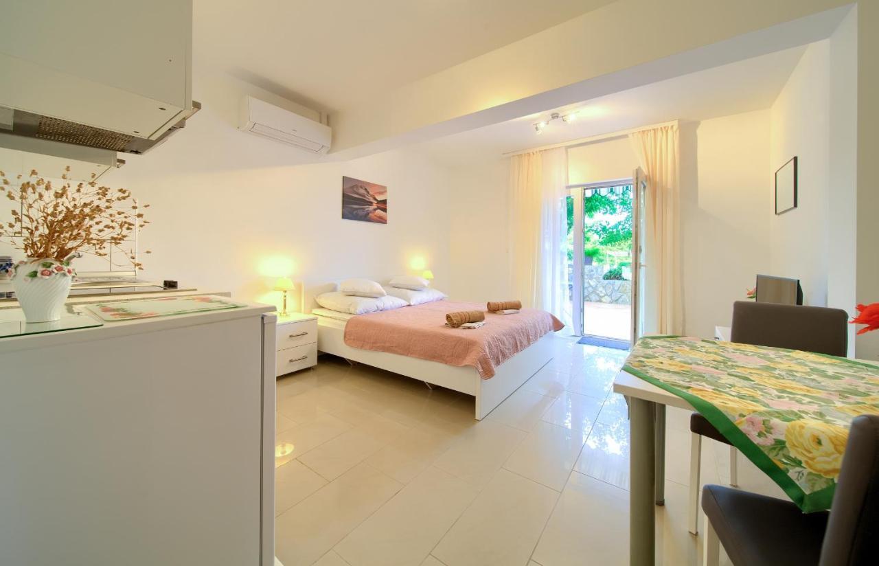 Apartmani Mara Matic Malinska Esterno foto