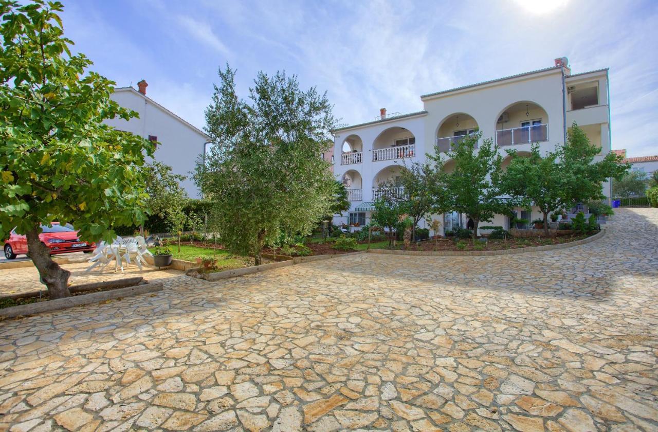 Apartmani Mara Matic Malinska Esterno foto