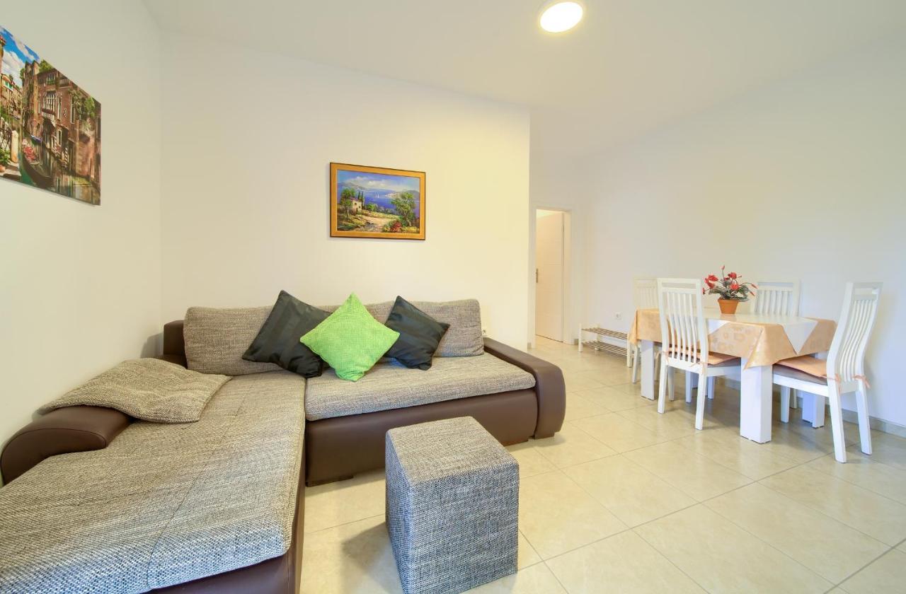 Apartmani Mara Matic Malinska Esterno foto
