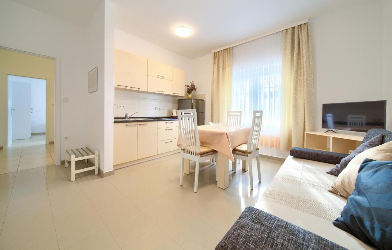 Apartmani Mara Matic Malinska Esterno foto