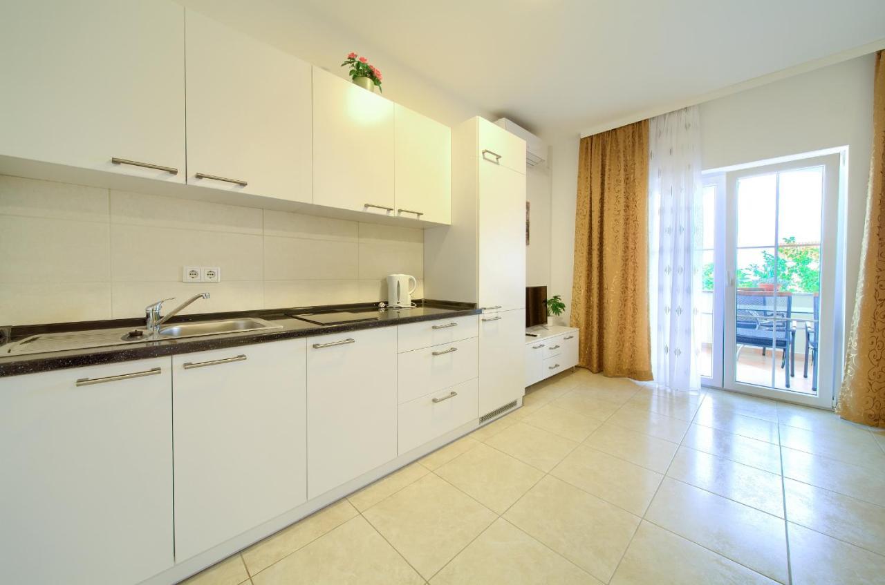 Apartmani Mara Matic Malinska Esterno foto