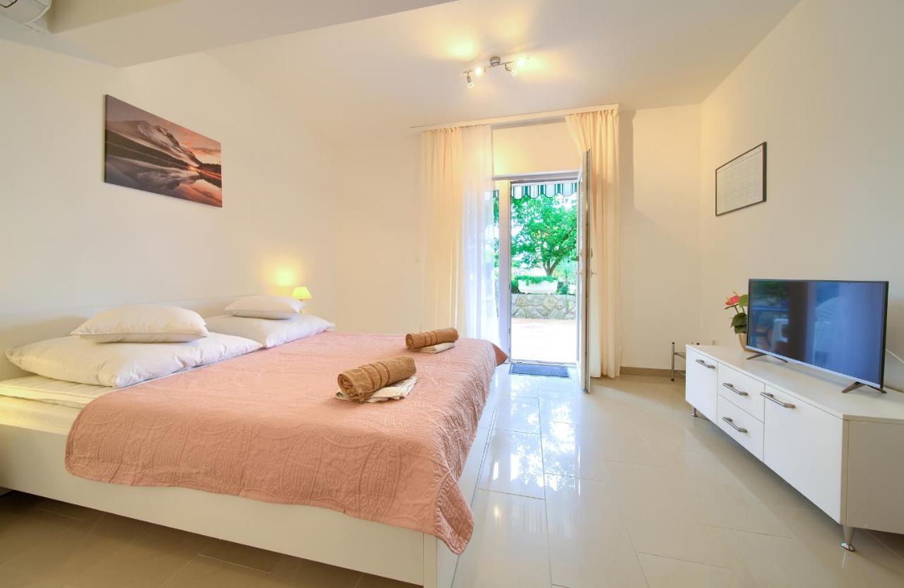 Apartmani Mara Matic Malinska Esterno foto