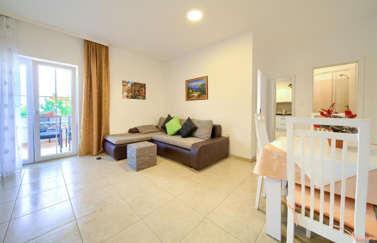 Apartmani Mara Matic Malinska Esterno foto