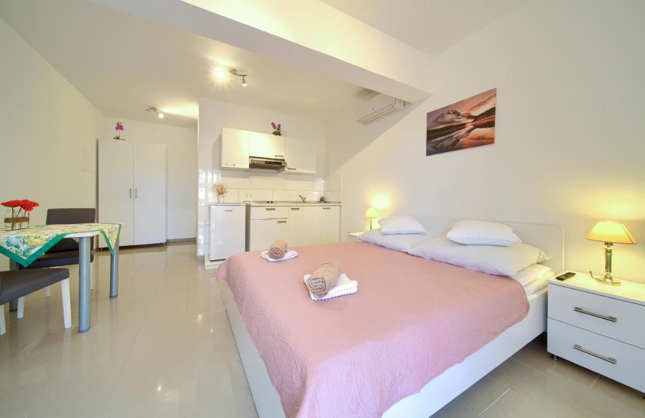 Apartmani Mara Matic Malinska Esterno foto