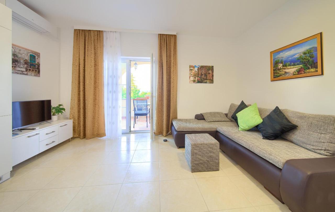 Apartmani Mara Matic Malinska Esterno foto