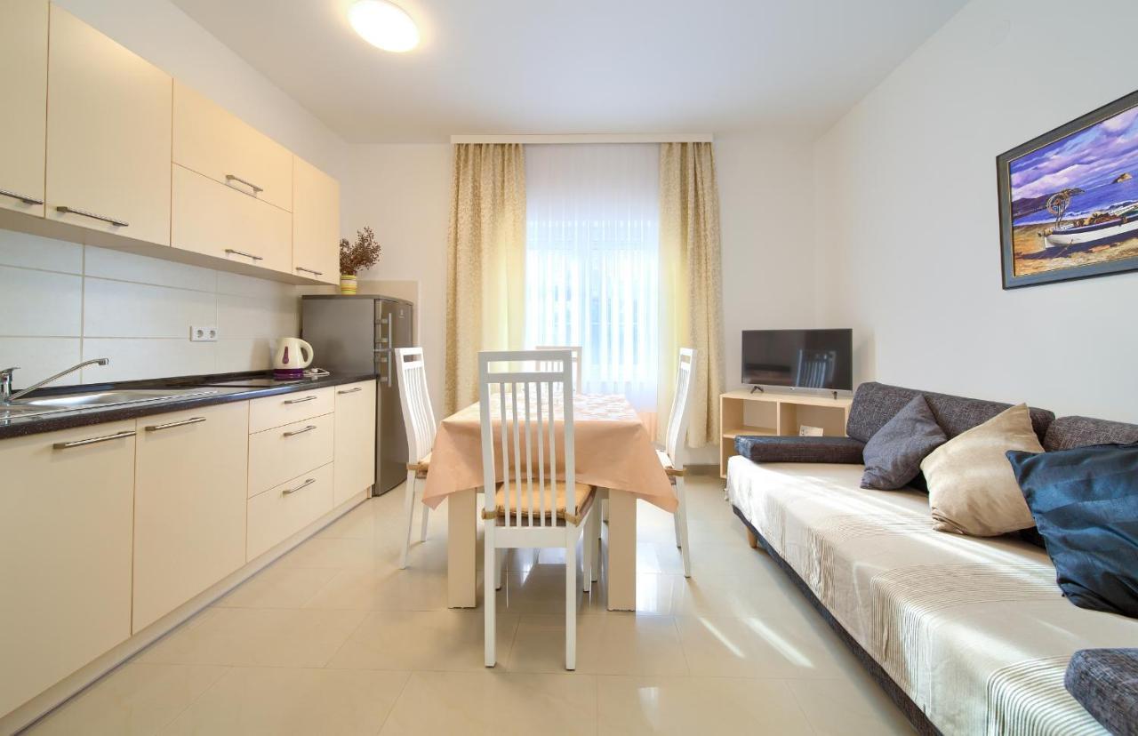 Apartmani Mara Matic Malinska Esterno foto