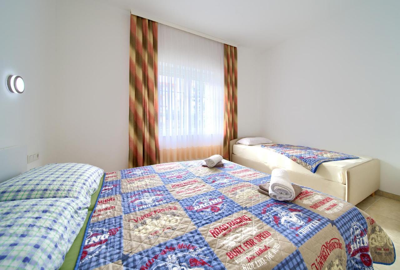 Apartmani Mara Matic Malinska Esterno foto