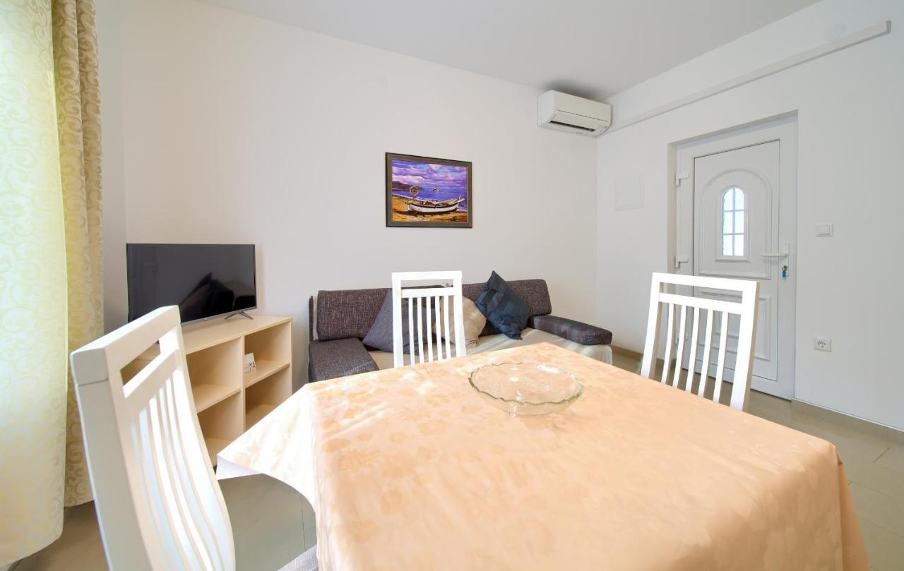 Apartmani Mara Matic Malinska Esterno foto